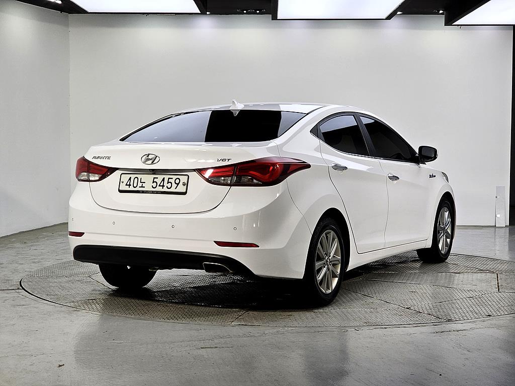 HYUNDAI Avante - Vista 4