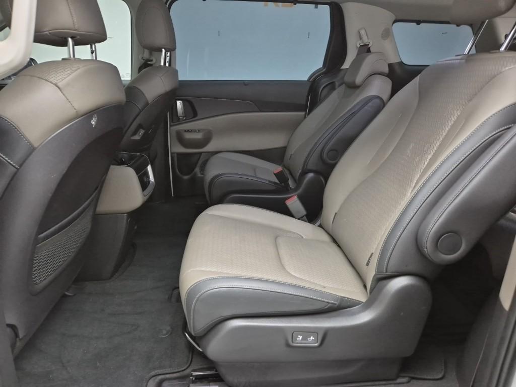 KIA Carnival - Vista 12