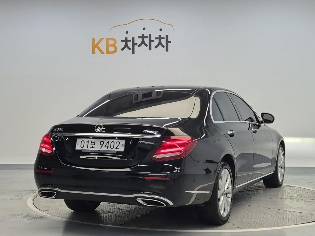 Mercedes Benz E class - Vista 3