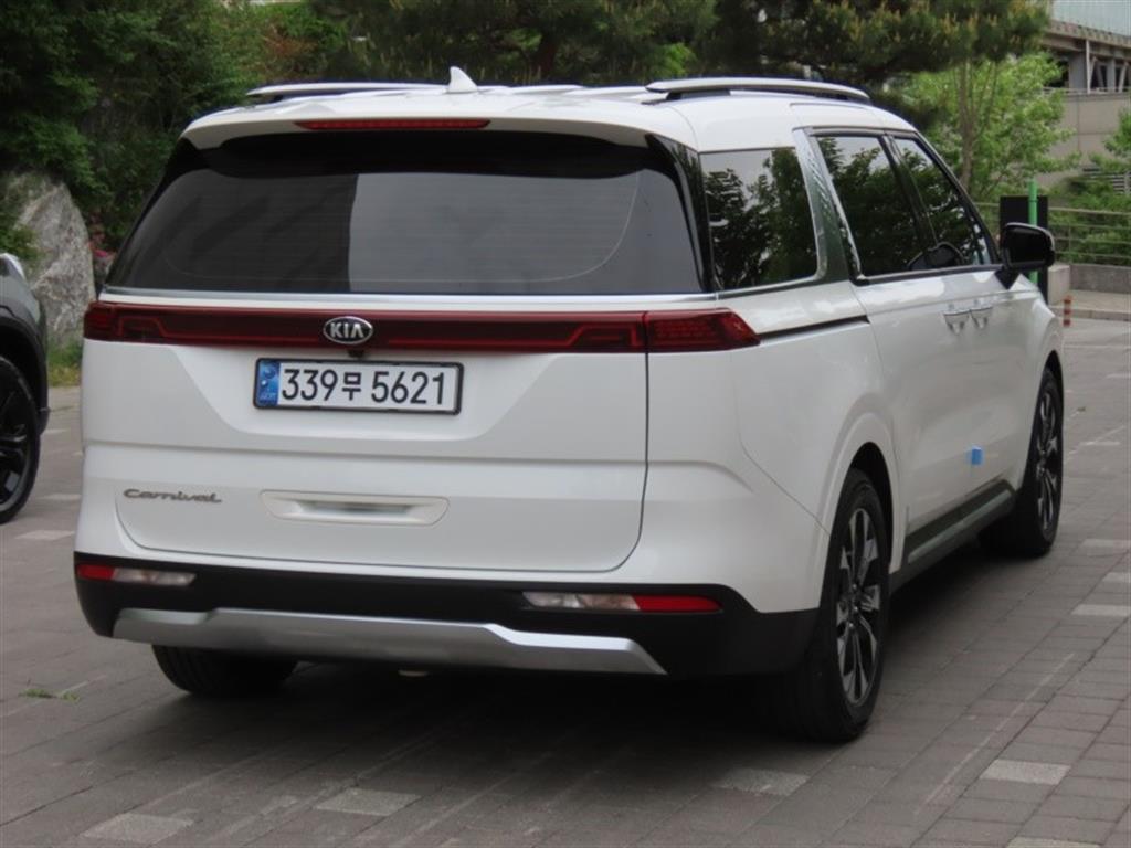 KIA Carnival - Vista 5