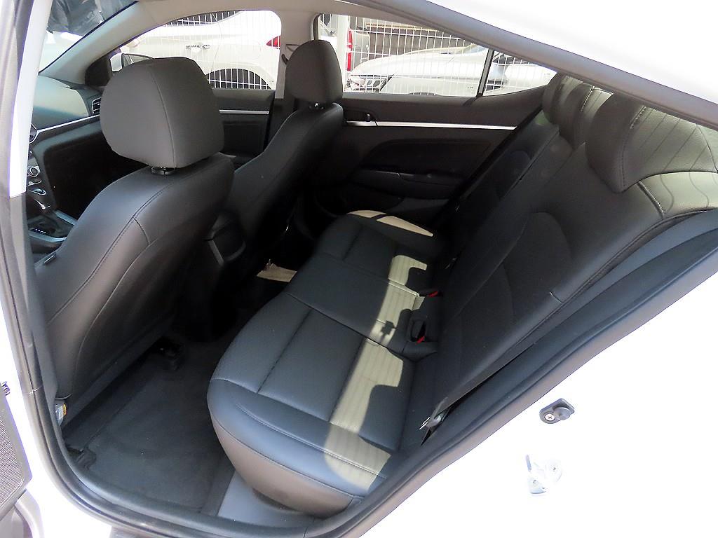 HYUNDAI Avante - Vista 6