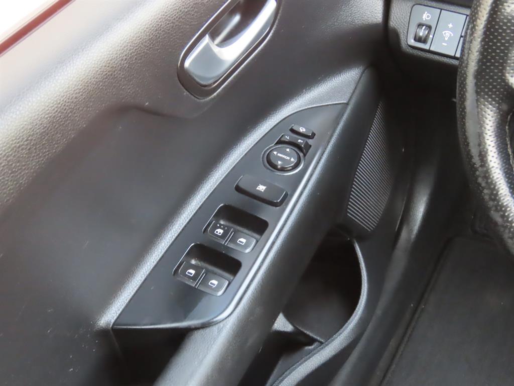 KIA Stonic 2018 Blanco - Importación desde Corea - HF Imports Iquique - Foto 12