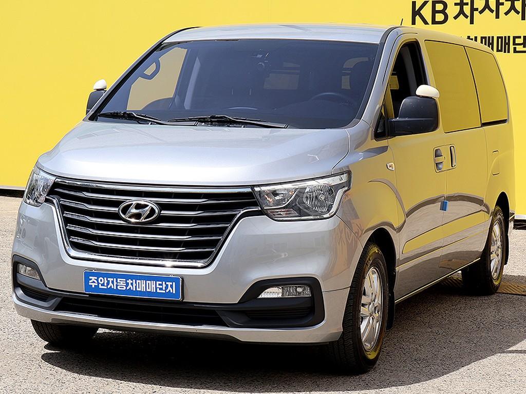 HYUNDAI Starex - Vista 3