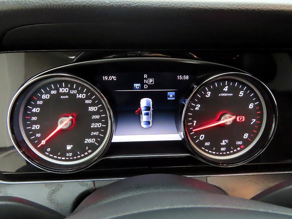 Mercedes Benz E class - Vista 6