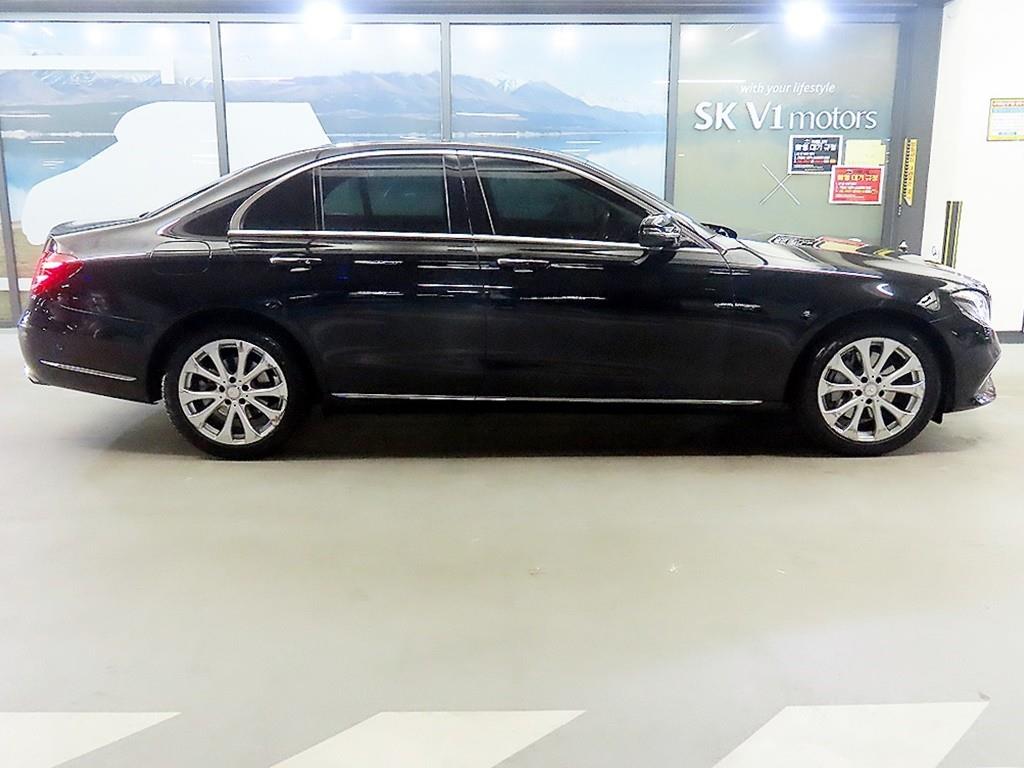 Mercedes Benz E class - Vista 3