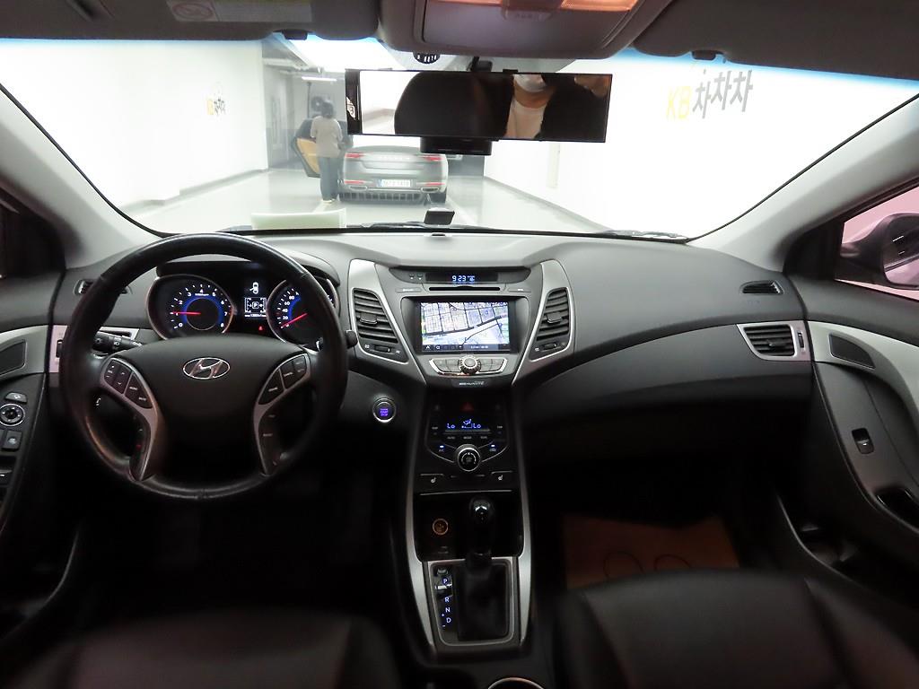 HYUNDAI Avante - Vista 8