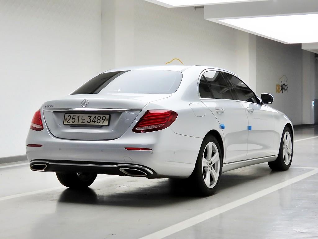 Mercedes Benz E class - Vista 4