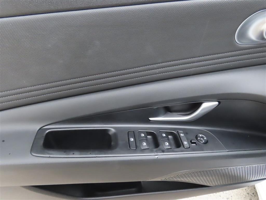 HYUNDAI Avante - Vista 11