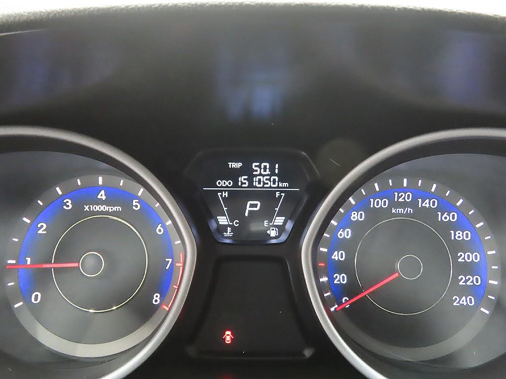 HYUNDAI Avante - Vista 11