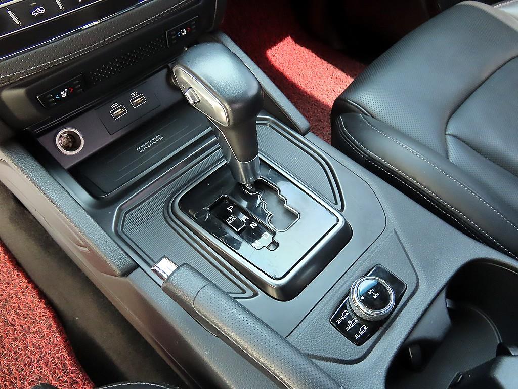Ssangyong Rexton - Vista 10