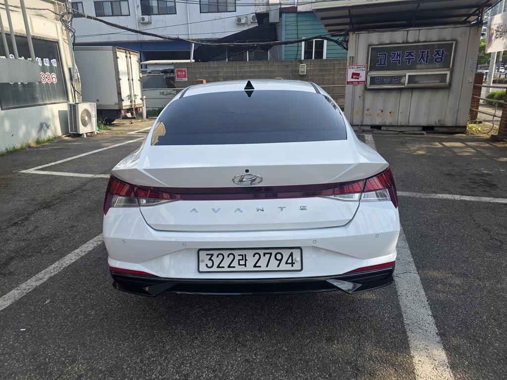 HYUNDAI Avante - Vista 3