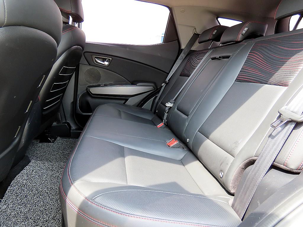 Ssangyong Tivoli - Vista 6
