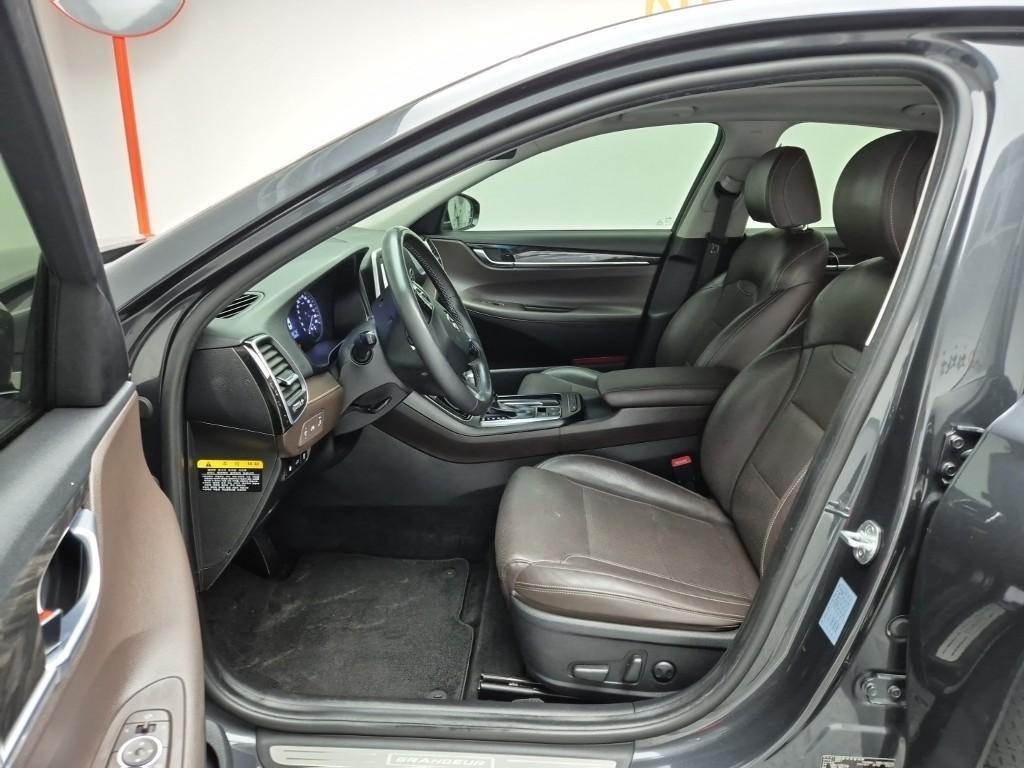 HYUNDAI Grandeur - Vista 11