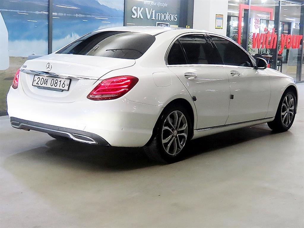 Mercedes Benz C Class - Vista 4