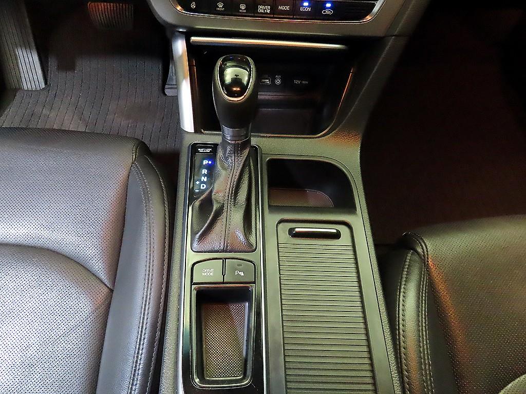 HYUNDAI Sonata - Vista 12