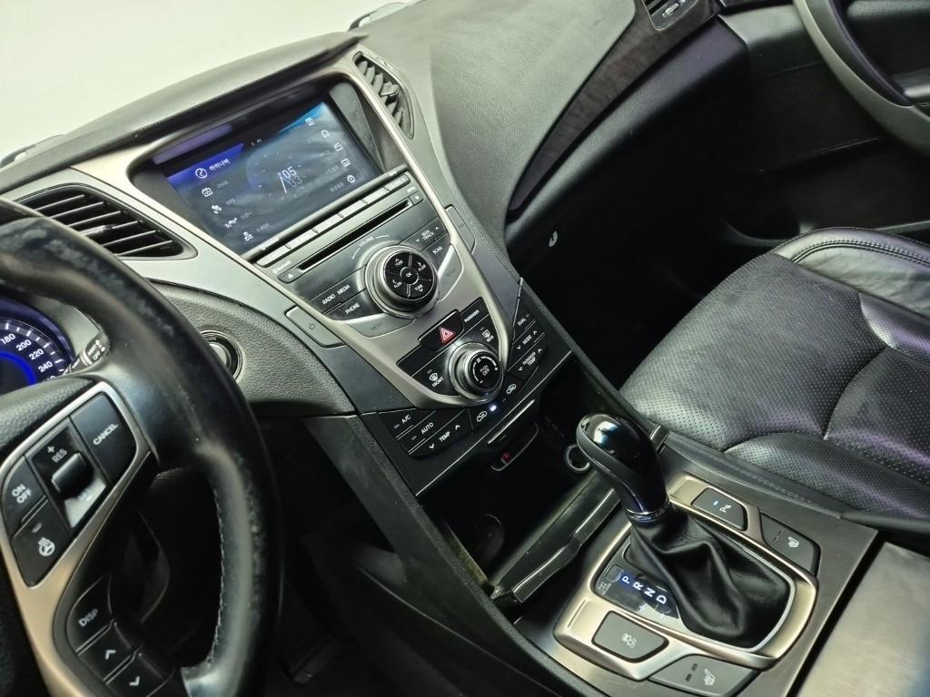 HYUNDAI Grandeur - Vista 10