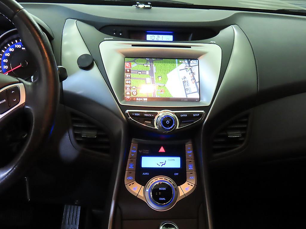 HYUNDAI Avante - Vista 11