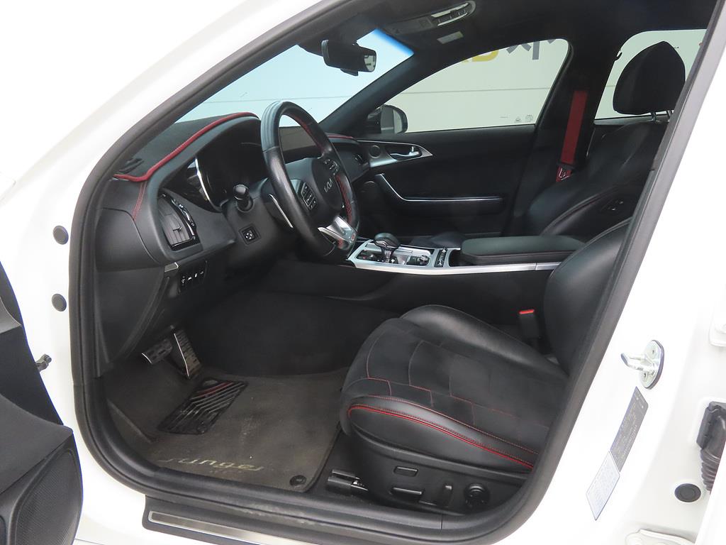 KIA Stinger - Vista 4