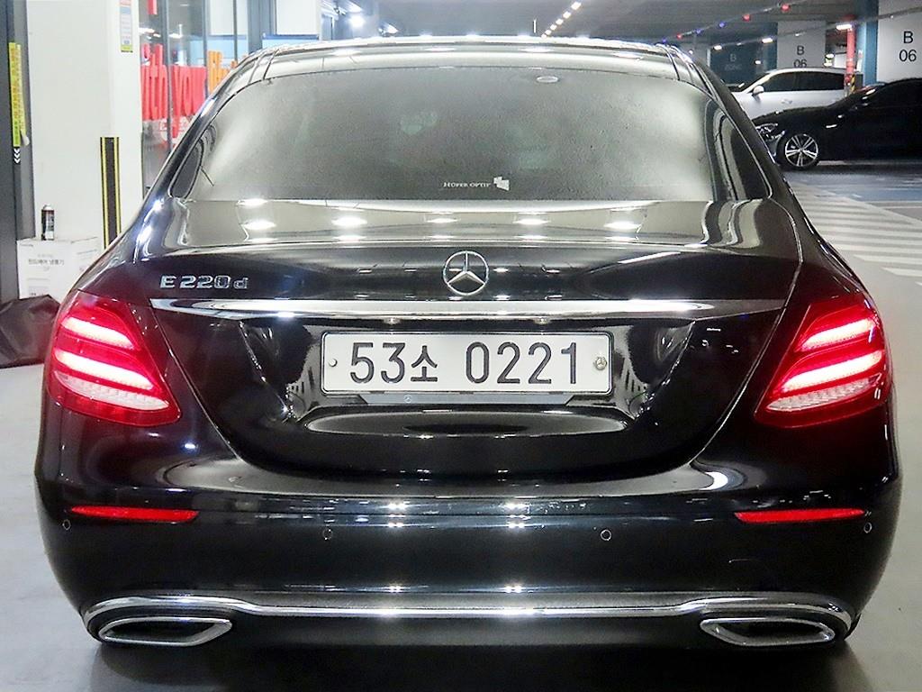 Mercedes Benz E class - Vista 5
