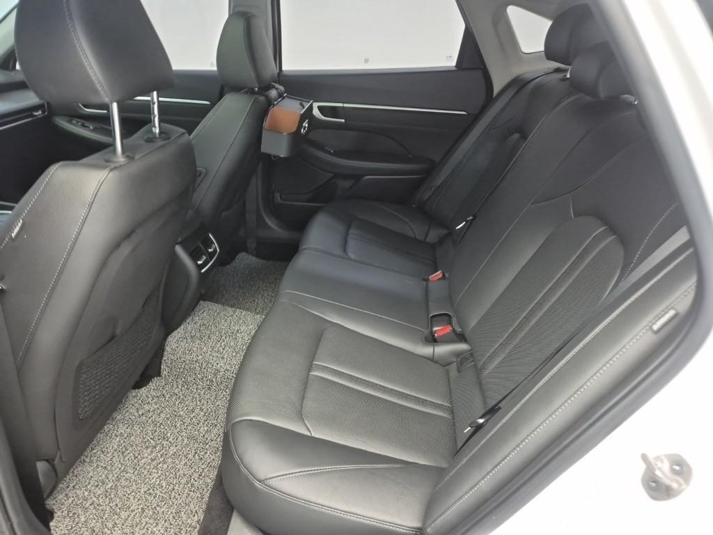 HYUNDAI Sonata - Vista 11