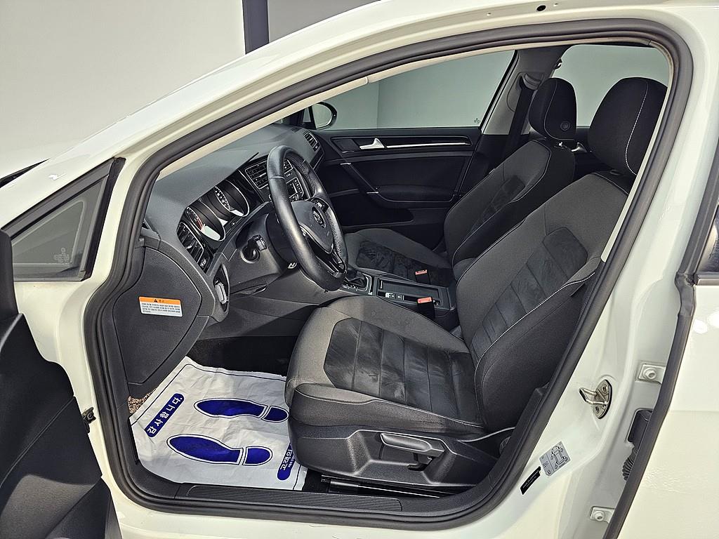 Volkswagen Golf - Vista 8