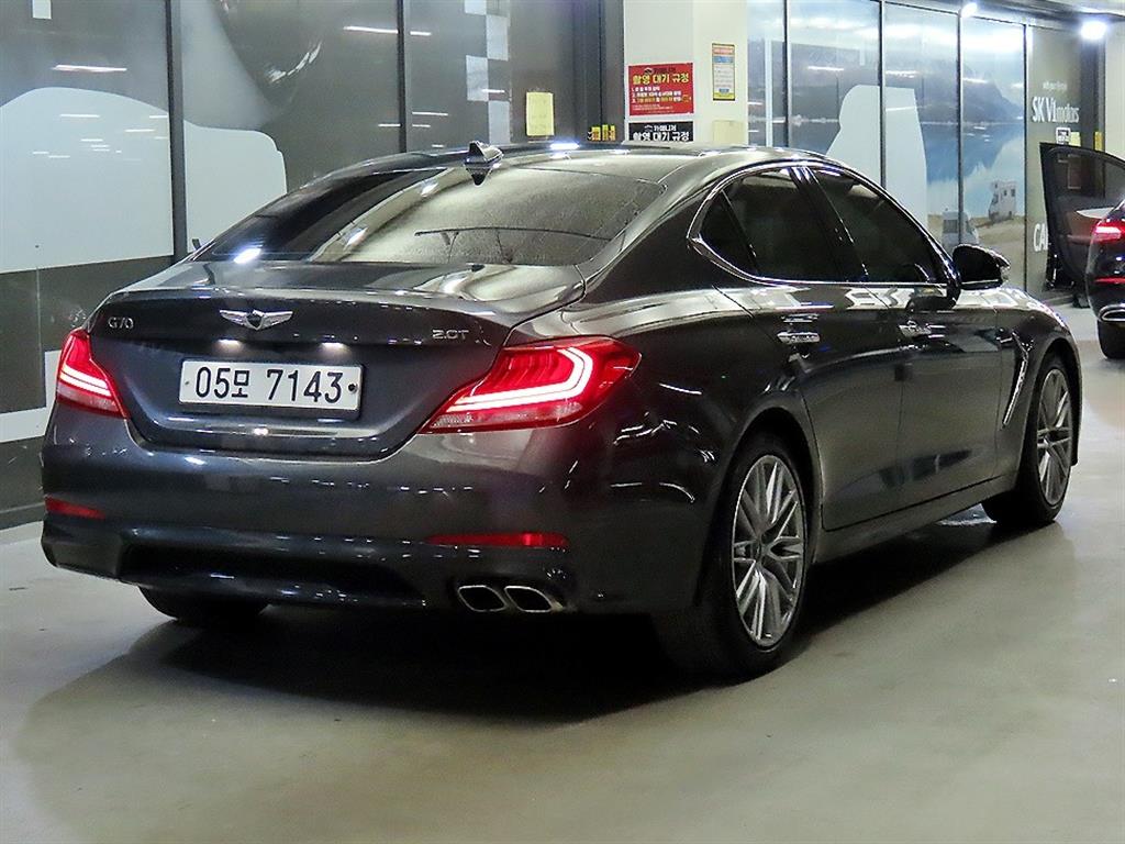 Genesis G70 - Vista 4