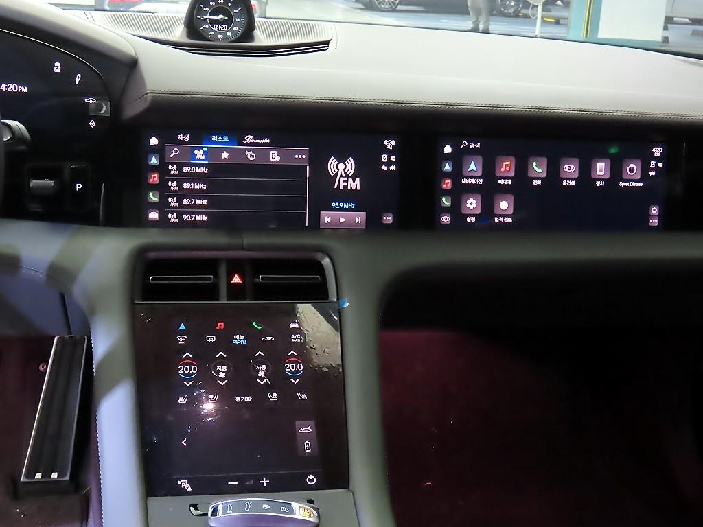 Porsche Taycan - Vista 11