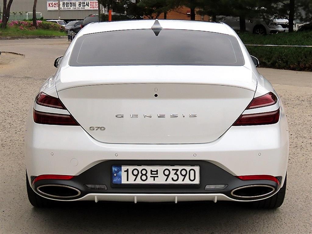 Genesis G70 - Vista 4