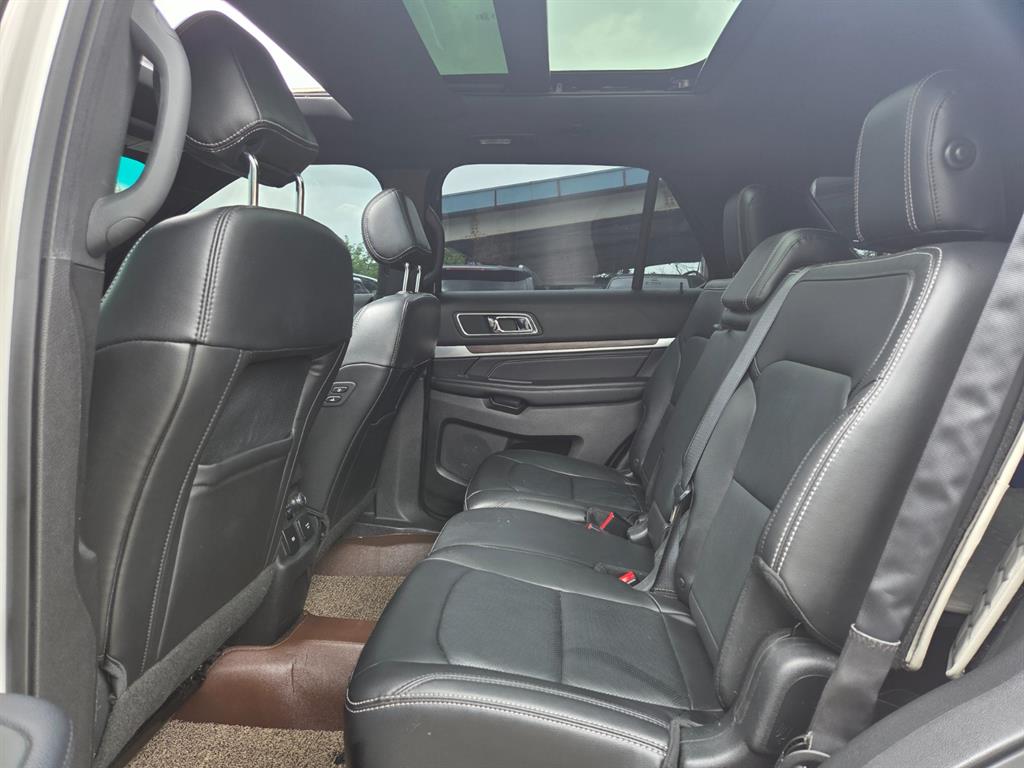 Ford Explorer - Vista 8