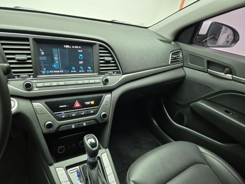 HYUNDAI Avante 2018 Blanco - Importación desde Corea - HF Imports Iquique - Foto 17