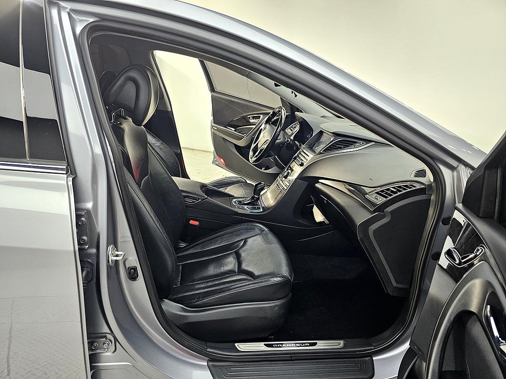 HYUNDAI Grandeur - Vista 11
