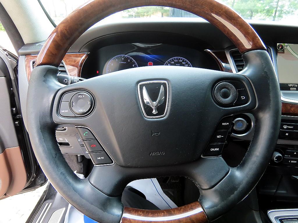 HYUNDAI Equus - Vista 8