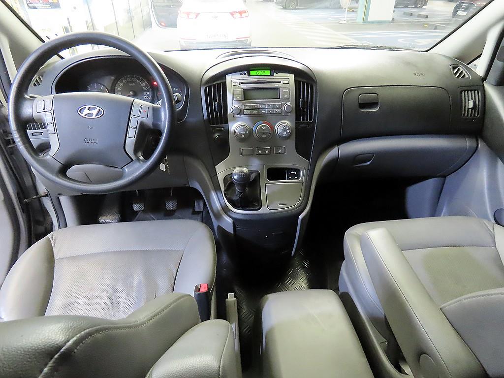 HYUNDAI Starex - Vista 10
