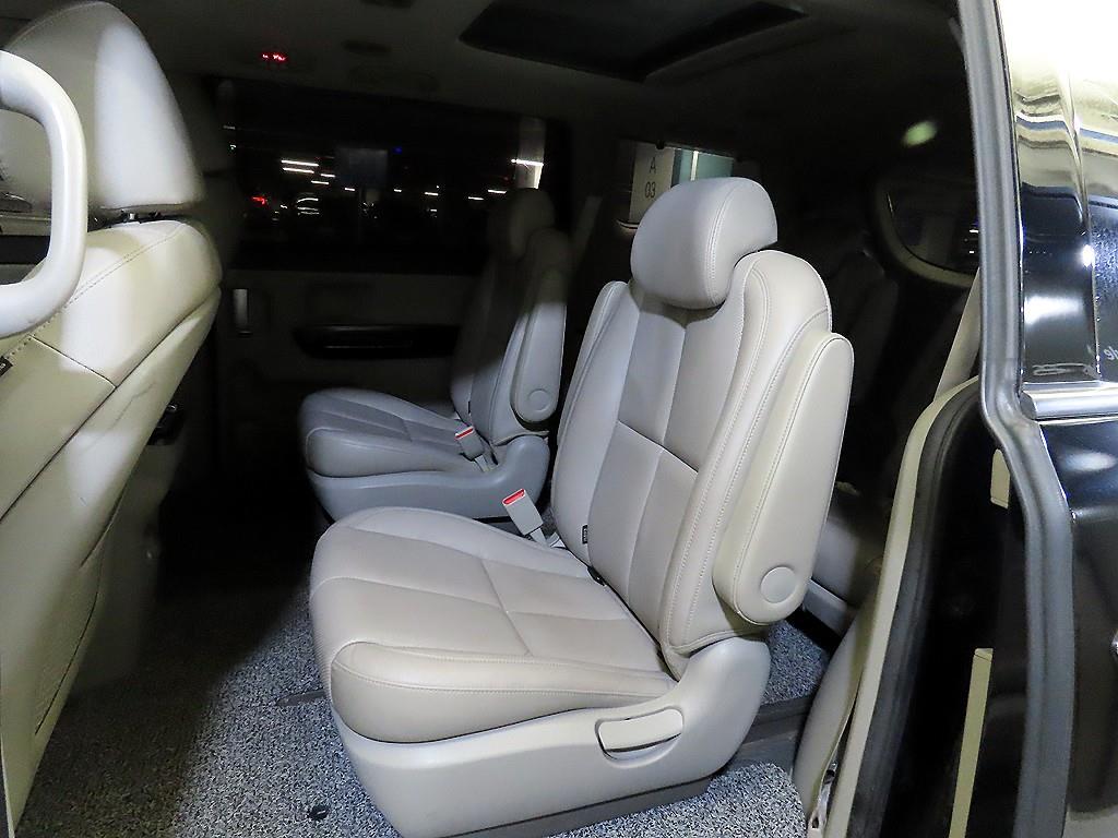 KIA Carnival - Vista 7