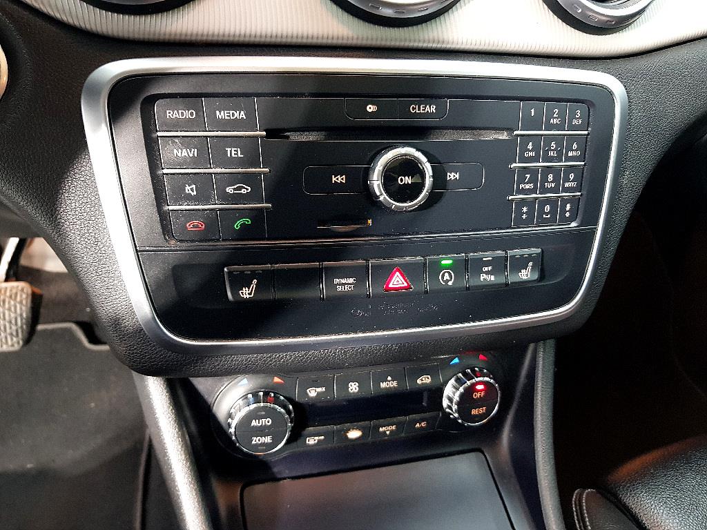 Mercedes Benz GLA Class - Vista 12