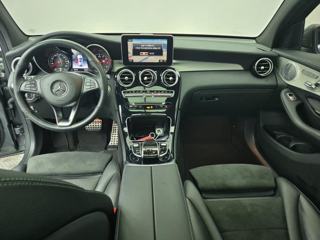 Mercedes Benz GLC Class - Vista 5