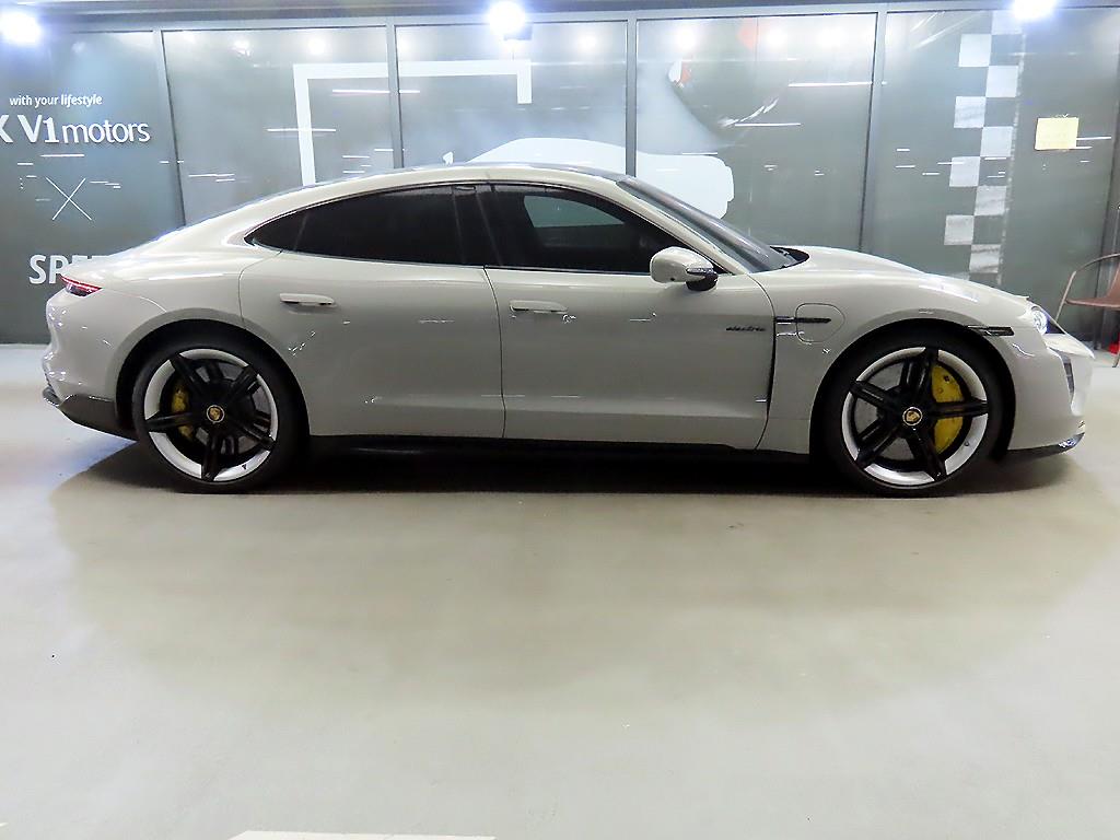 Porsche Taycan - Vista 3