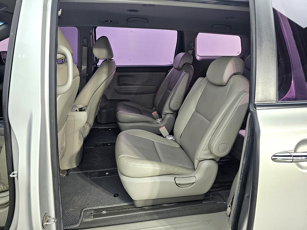 KIA Carnival - Vista 9