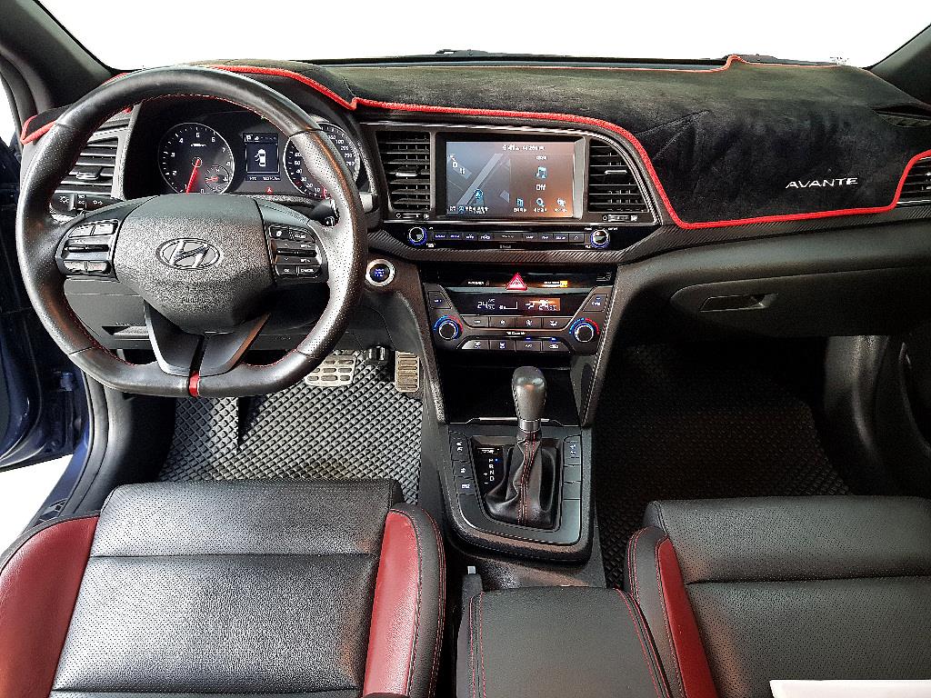 HYUNDAI Avante - Vista 5