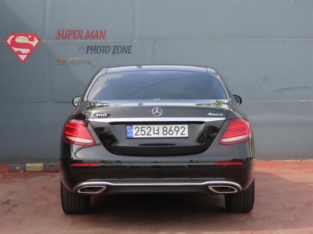 Mercedes Benz E class - Vista 7