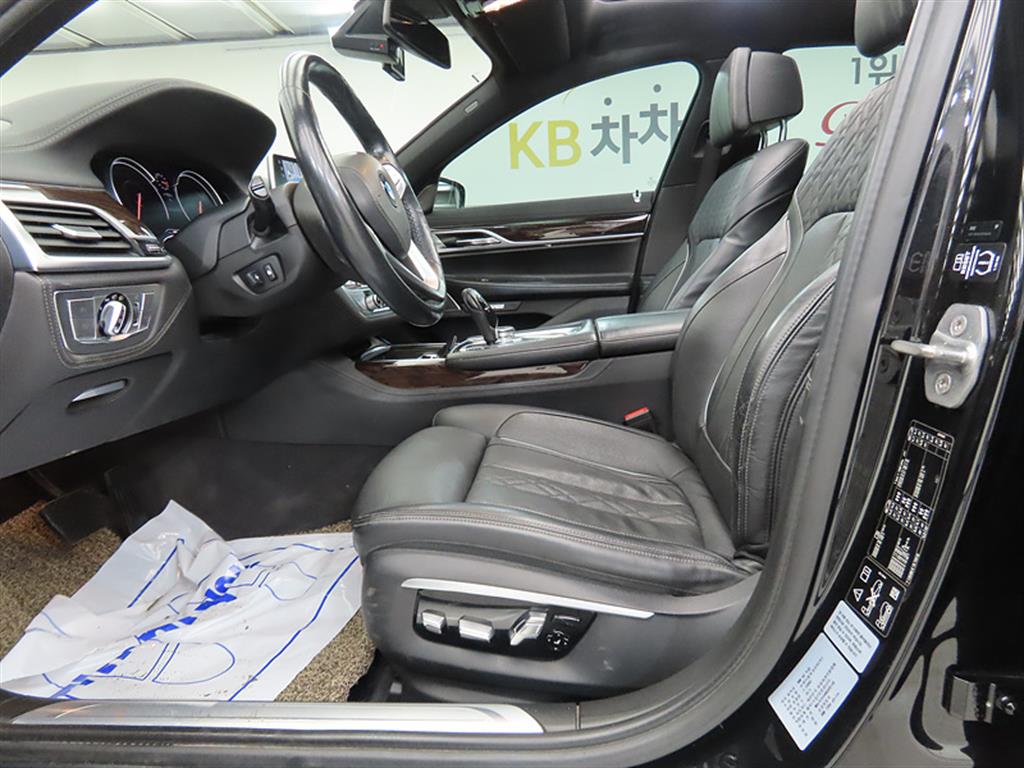 BMW 7 Series - Vista 5