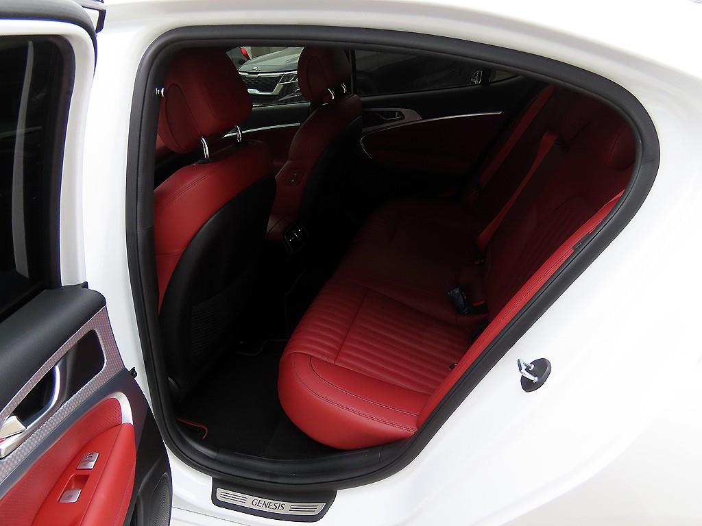 Genesis G70 - Vista 6