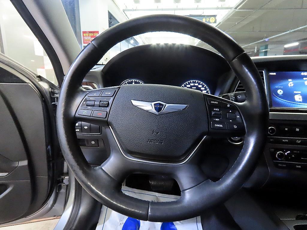 HYUNDAI Genesis - Vista 8