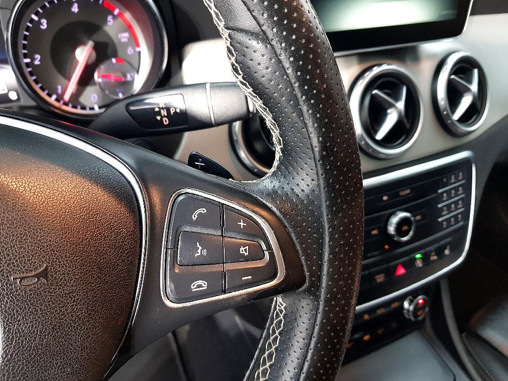 Mercedes Benz GLA Class - Vista 11