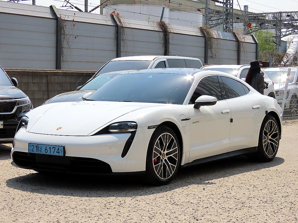 Porsche Taycan - Vista 2