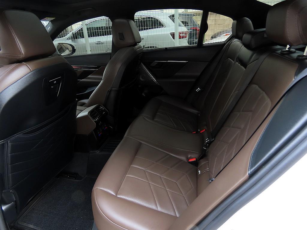 BMW i5 - Vista 6