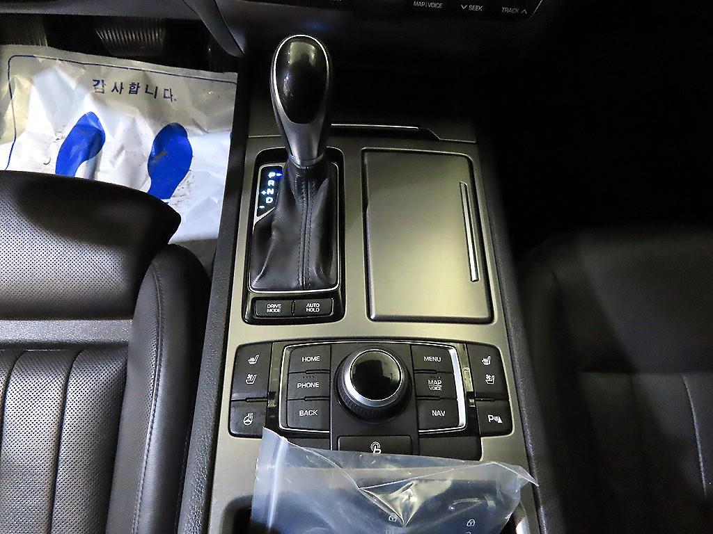 HYUNDAI Genesis - Vista 12