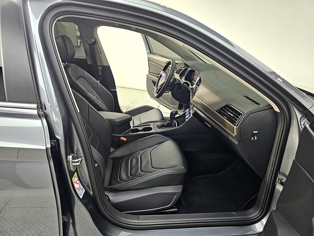 Volkswagen Jetta - Vista 11