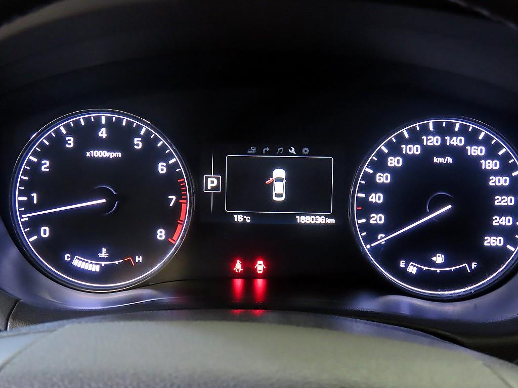 HYUNDAI Genesis - Vista 9