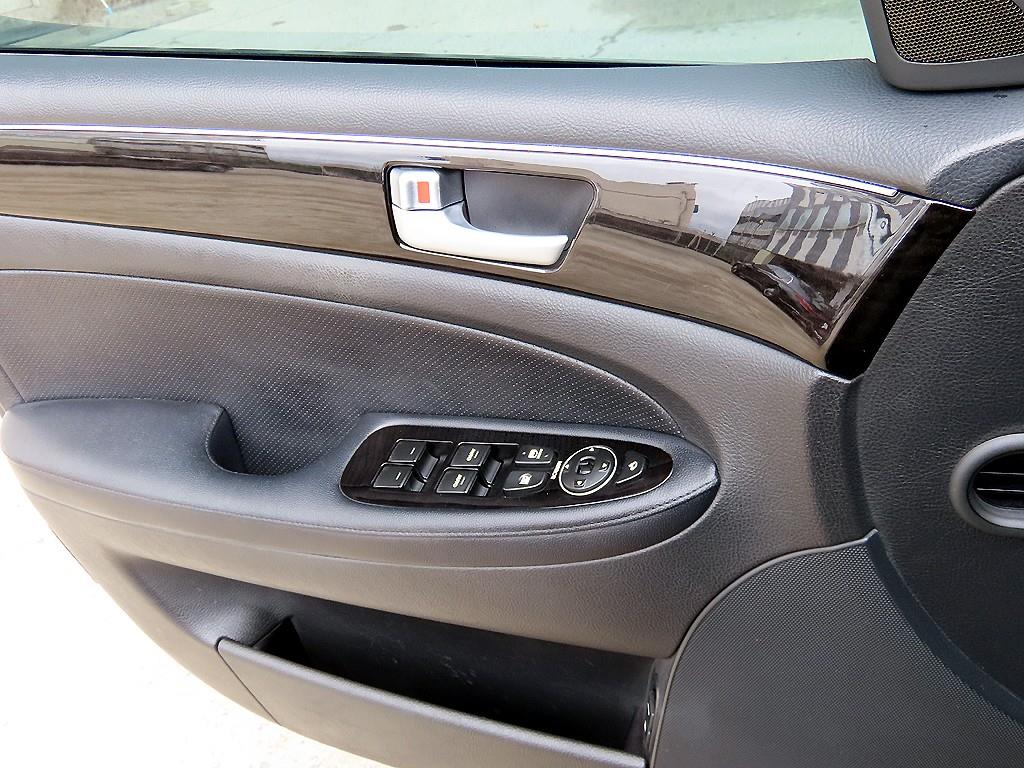 HYUNDAI Genesis - Vista 11